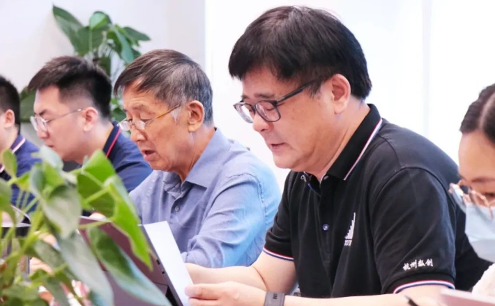 印刷机上下料机器人